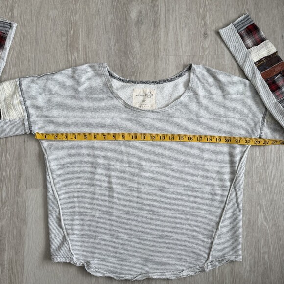 Free People We The Free Top Grey Striped Patchwork Sleeve Thermal Raw Hem Size S - Picture 10 of 11